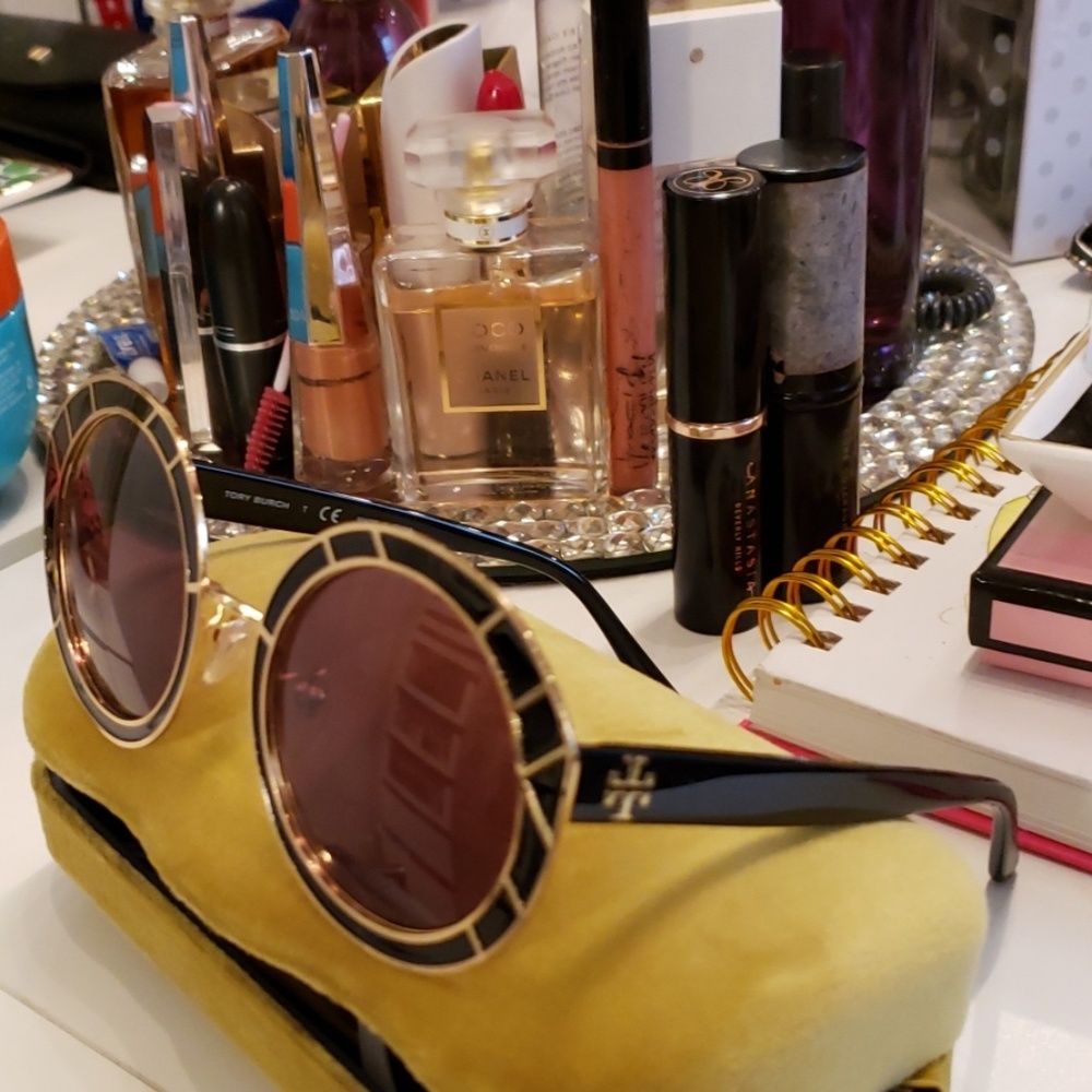 Tory burch sunglasses - Picture 3 of 3